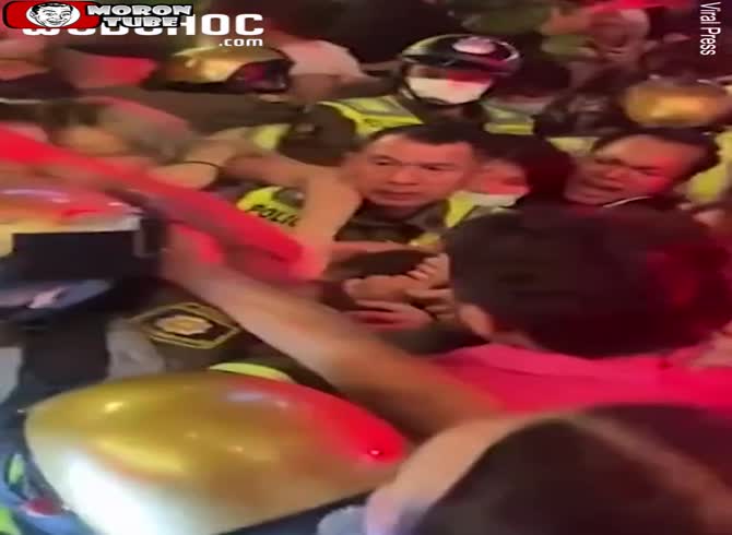 Video :Battle for territory between prostitutes and transsexuals in Bangkok